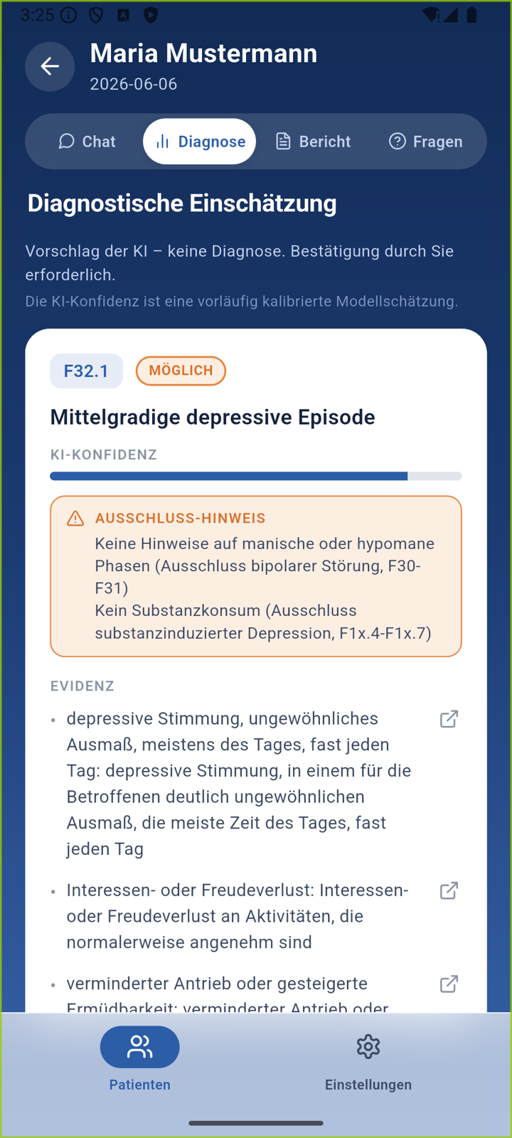 Diagnostische Einschätzung mit dem Code F32.1, einem Badge „möglich", einem Konfidenzbalken, einem orangefarbenen Ausschluss-Hinweis zu bipolarer und substanzbedingter Störung sowie einer Evidenzliste mit Zitaten.