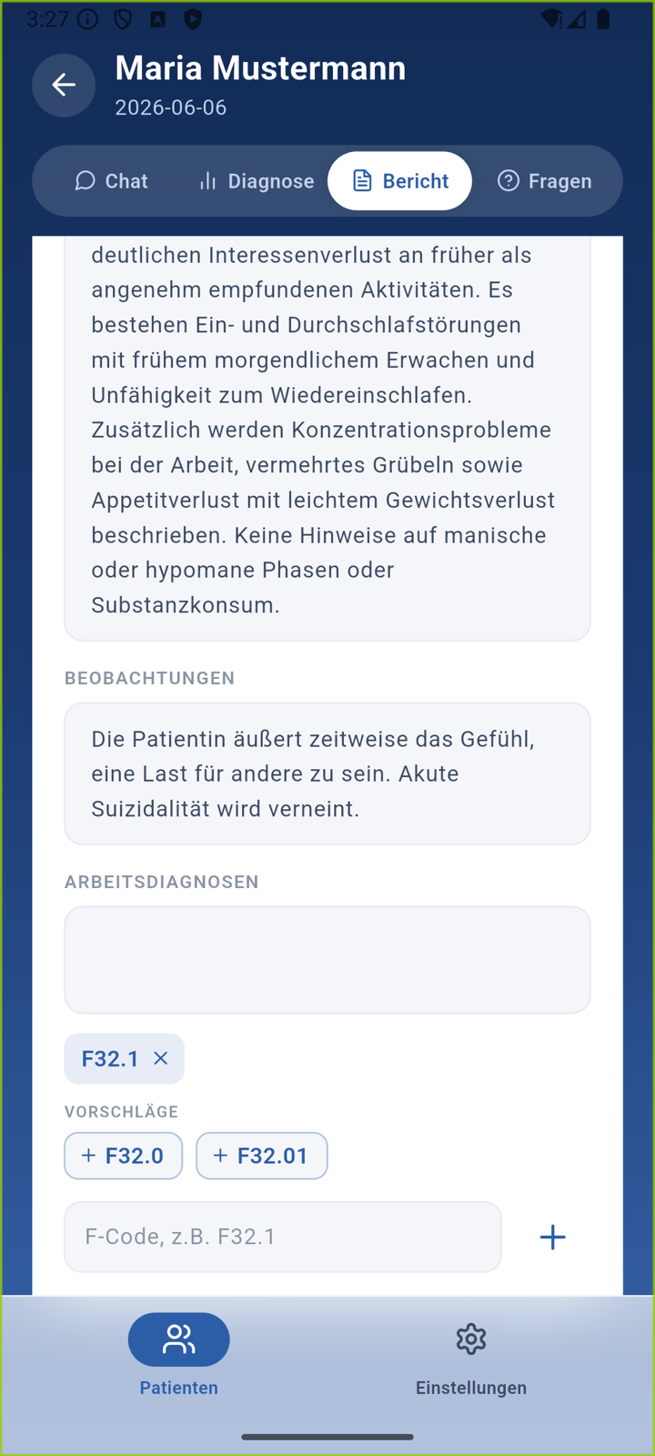 Abschnitt Arbeitsdiagnosen im Bericht: der übernommene Code F32.1 als entfernbarer Chip, darunter weitere Vorschläge (F32.0, F32.01) und ein Eingabefeld für einen eigenen F-Code.